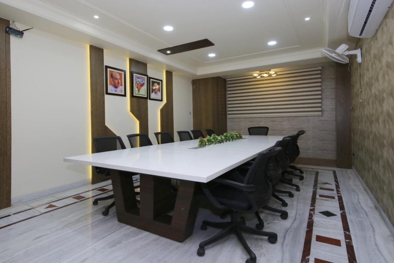 Capital O 36691 Hotel Aashirwad Inn จาบัลปูร์ ภายนอก รูปภาพ