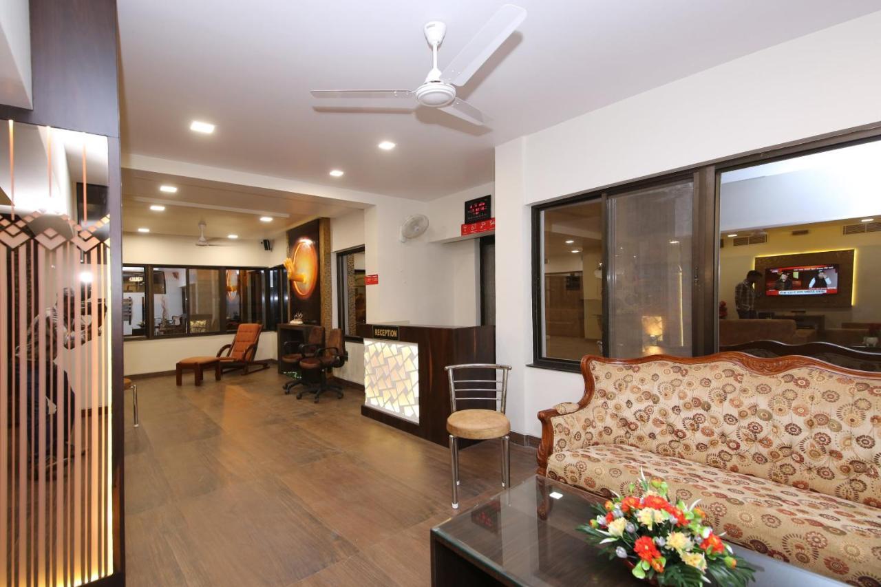 Capital O 36691 Hotel Aashirwad Inn จาบัลปูร์ ภายนอก รูปภาพ