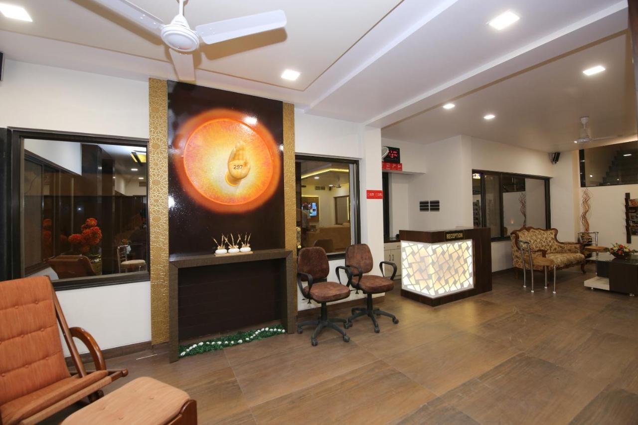 Capital O 36691 Hotel Aashirwad Inn จาบัลปูร์ ภายนอก รูปภาพ